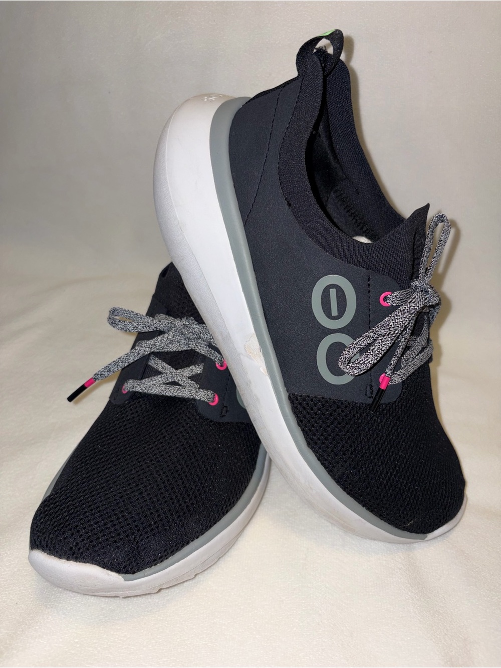 OOFOS Unisex Low Top Lace-Up Athletic Sneakers in Black Solid Pattern women 9
